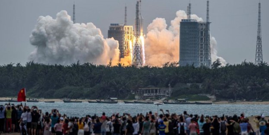 Κινεζικός πύραυλος «εκτός ελέγχου» αναμένεται να πέσει στη Γη τις επόμενες ώρες